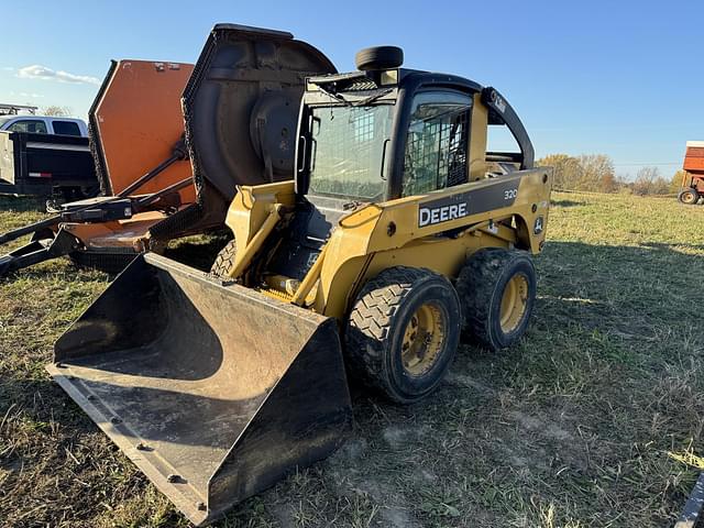 Image of John Deere 320 equipment image 3