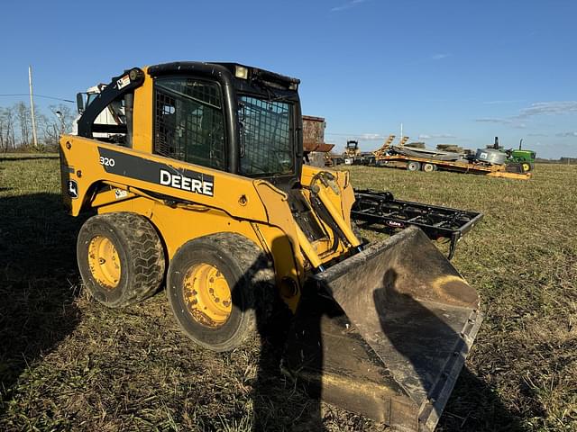 Image of John Deere 320 equipment image 1