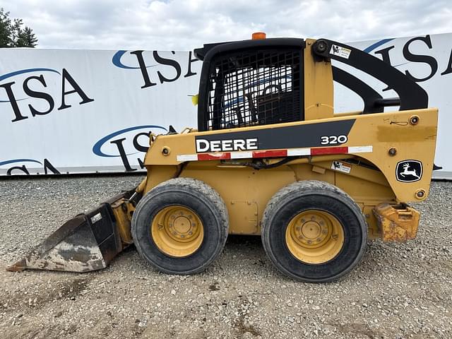 Image of John Deere 320 equipment image 1