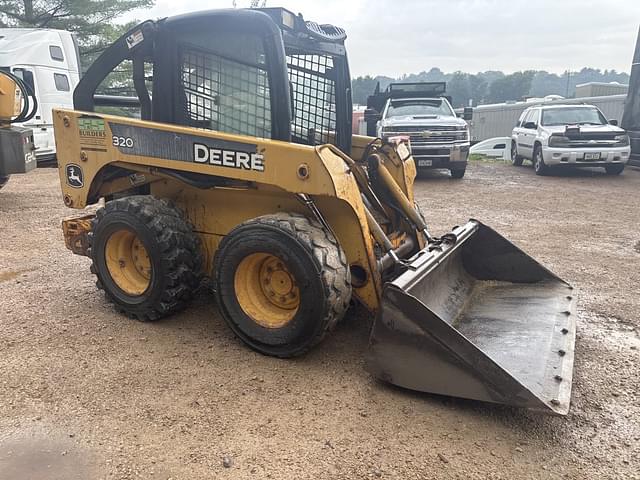 Image of John Deere 320 equipment image 4