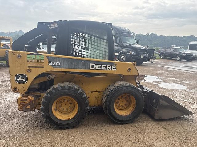 Image of John Deere 320 equipment image 3