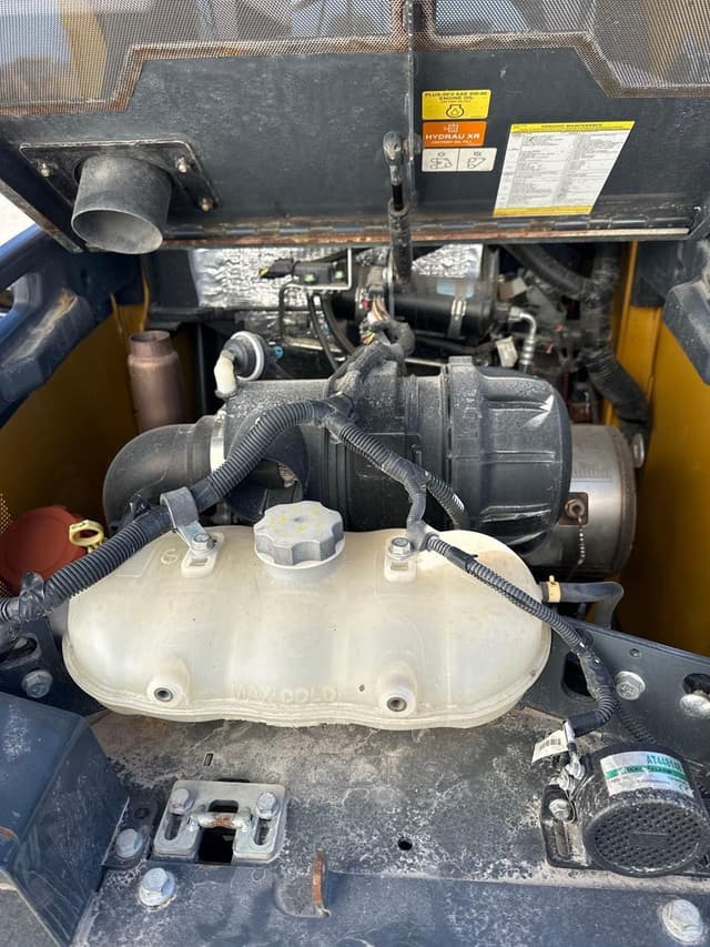 Image of John Deere 320G equipment image 3