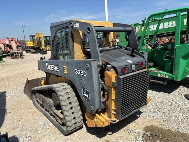 Image of John Deere 323D equipment image 3