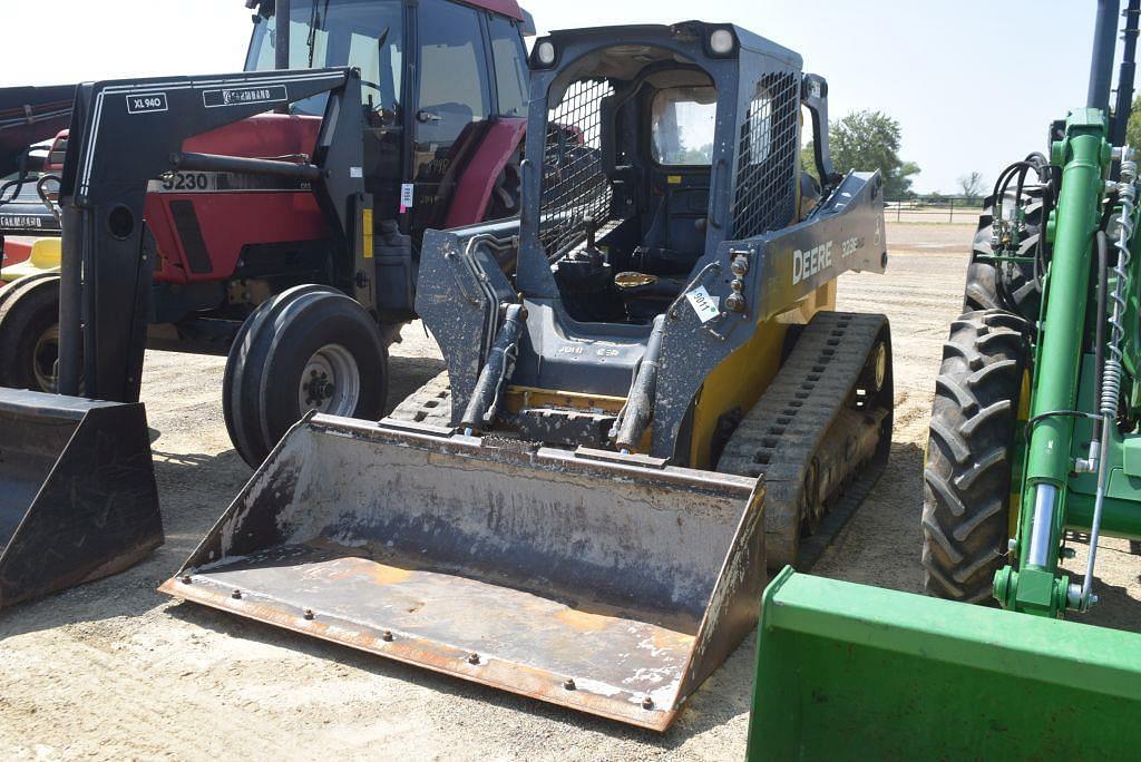 Image of John Deere 323E Primary image