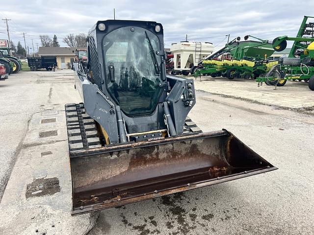 Image of John Deere 323E equipment image 3