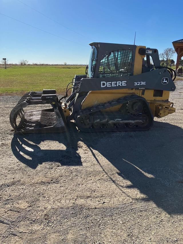 Image of John Deere 323E equipment image 4