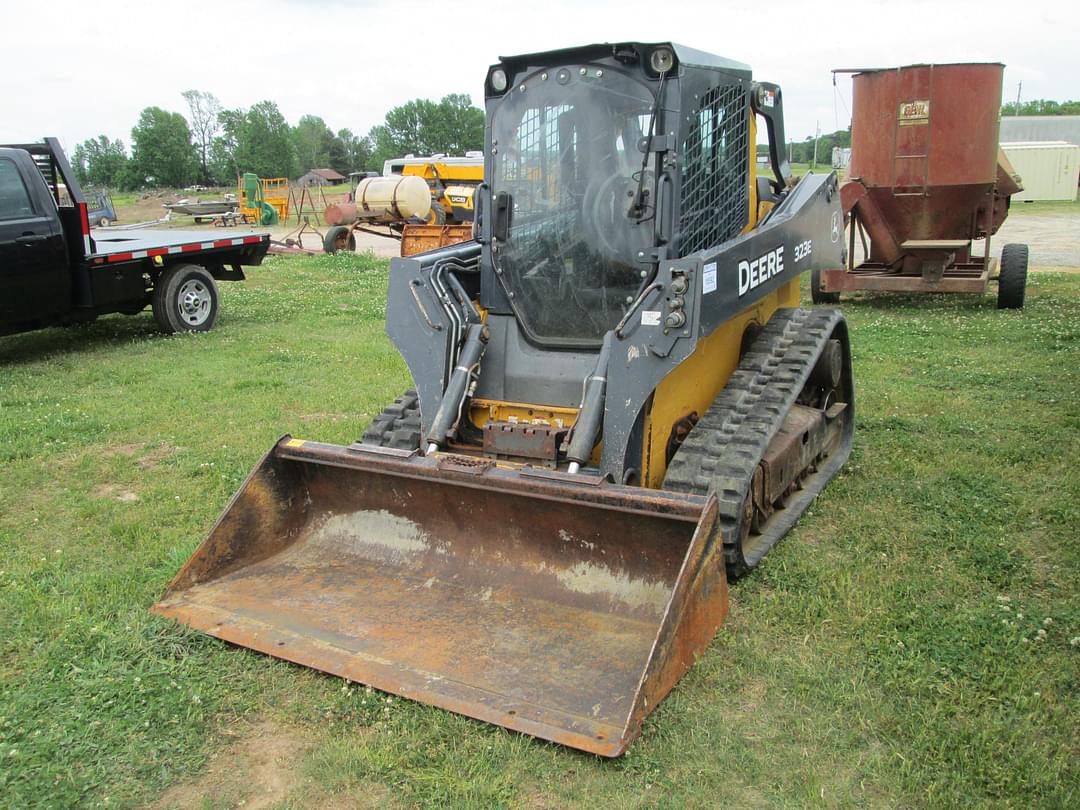 Image of John Deere 323E Primary image