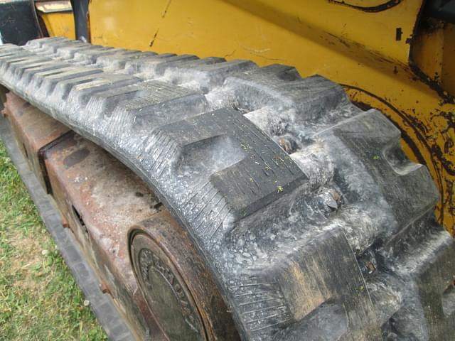 Image of John Deere 323E equipment image 4