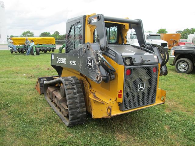 Image of John Deere 323E equipment image 3