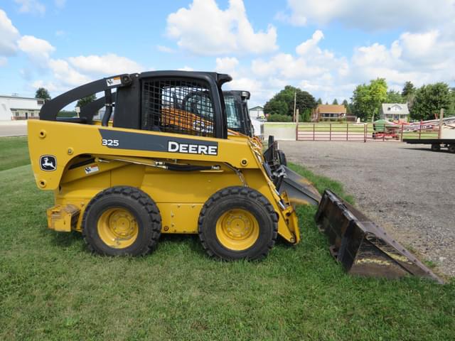 Image of John Deere 325 equipment image 2