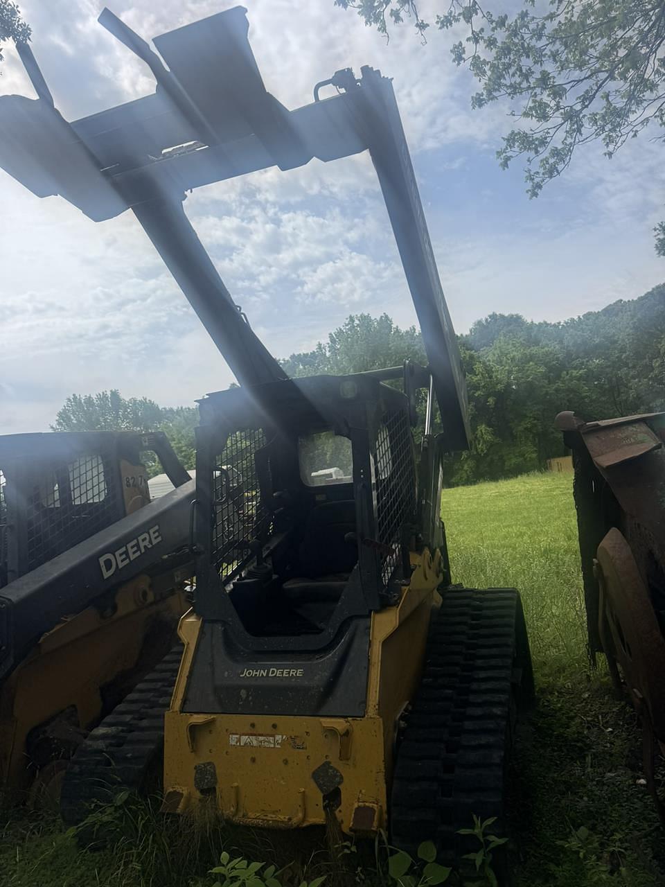 Image of John Deere 325G Primary Image
