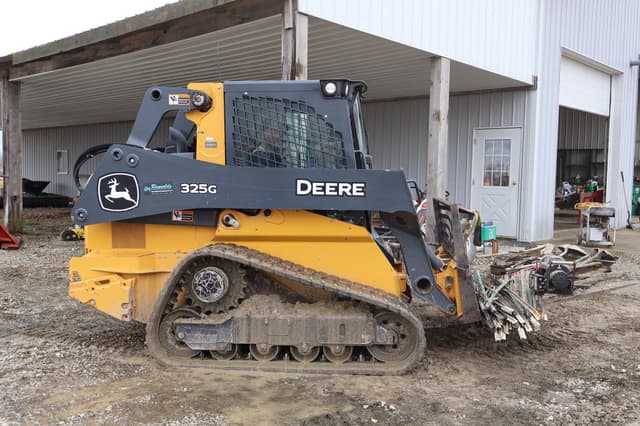 Image of John Deere 325G equipment image 4