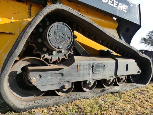 Image of John Deere 325G equipment image 4