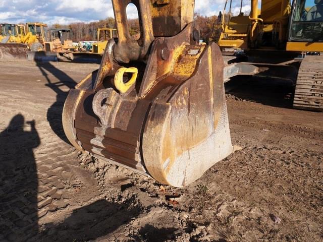 Image of John Deere 330C LC equipment image 2