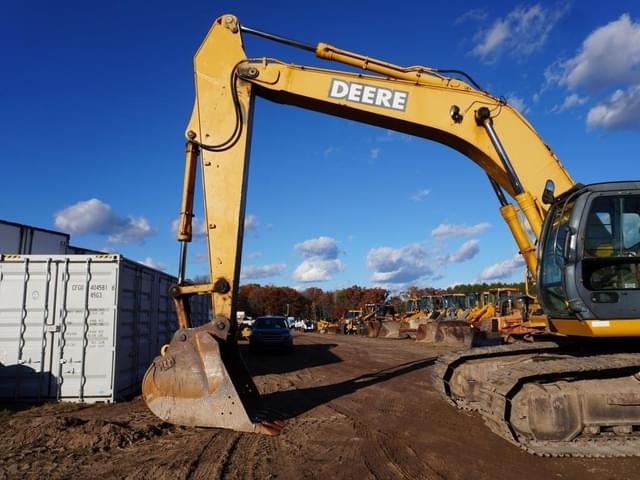 Image of John Deere 330C LC equipment image 4