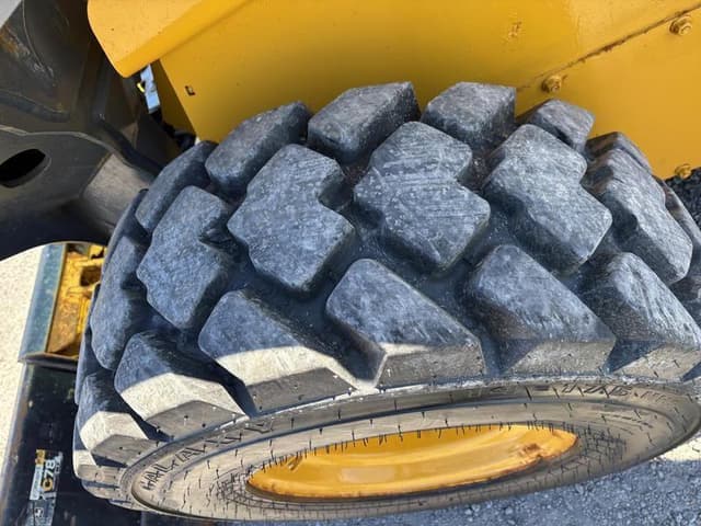 Image of John Deere 330G equipment image 3