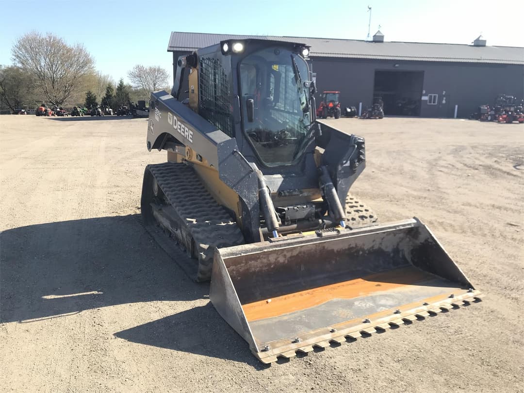 Image of John Deere 331G Image 0