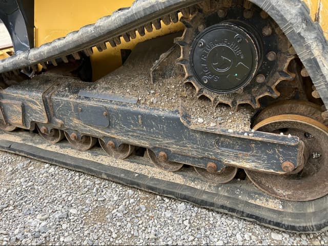 Image of John Deere 331G equipment image 4