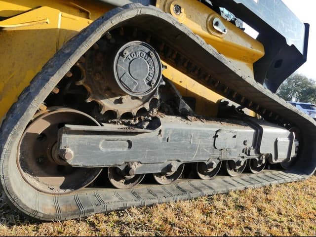 Image of John Deere 331G equipment image 4