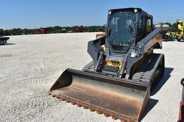 Image of John Deere 331G equipment image 2