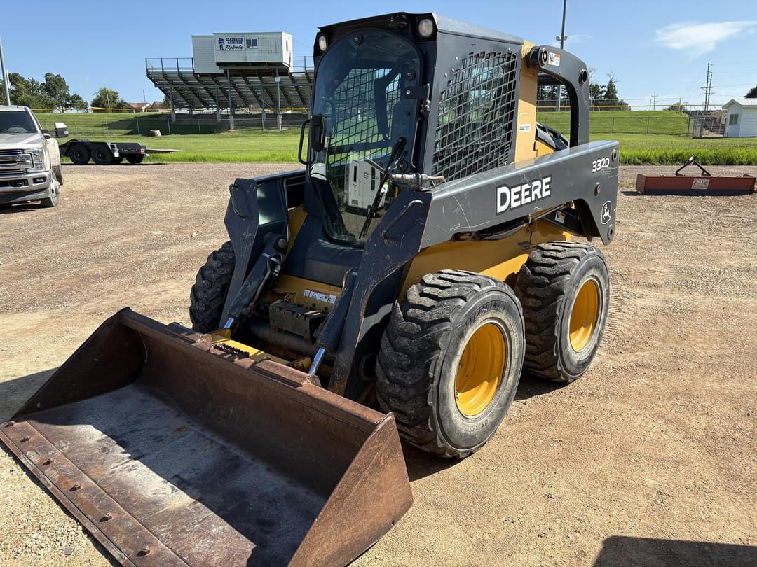 Image of John Deere 332D Primary image