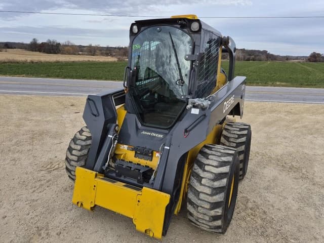 Image of John Deere 332E equipment image 2