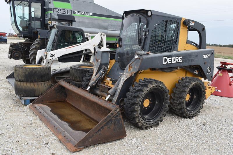 Image of John Deere 332E Primary image