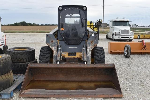 Image of John Deere 332E equipment image 1