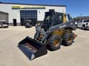 John Deere 332G Image