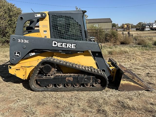 Image of John Deere 333E equipment image 1