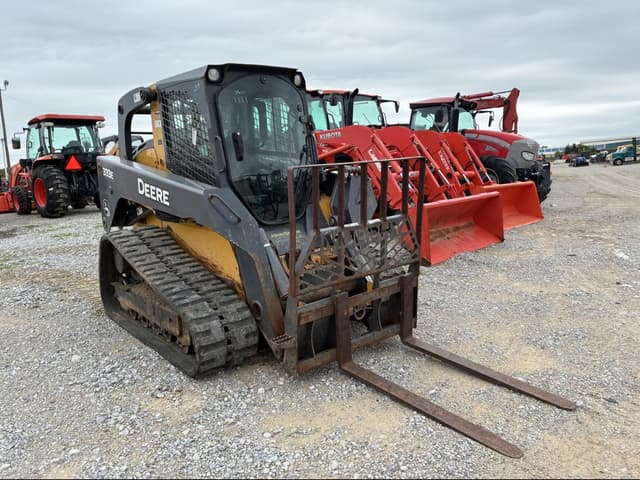 Image of John Deere 333E equipment image 1