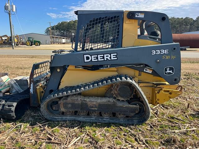 Image of John Deere 333E equipment image 1