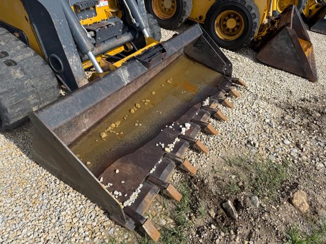 Image of John Deere 333E equipment image 2