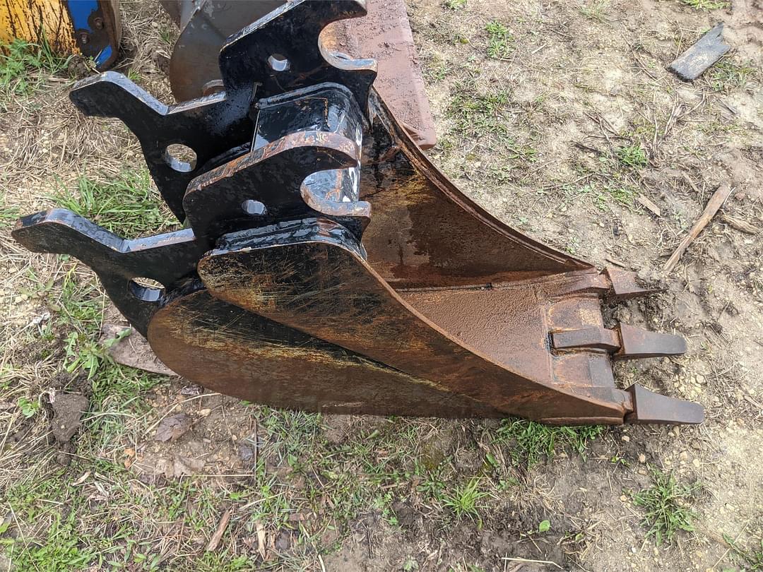 Image of John Deere Excavator Bucket Image 1