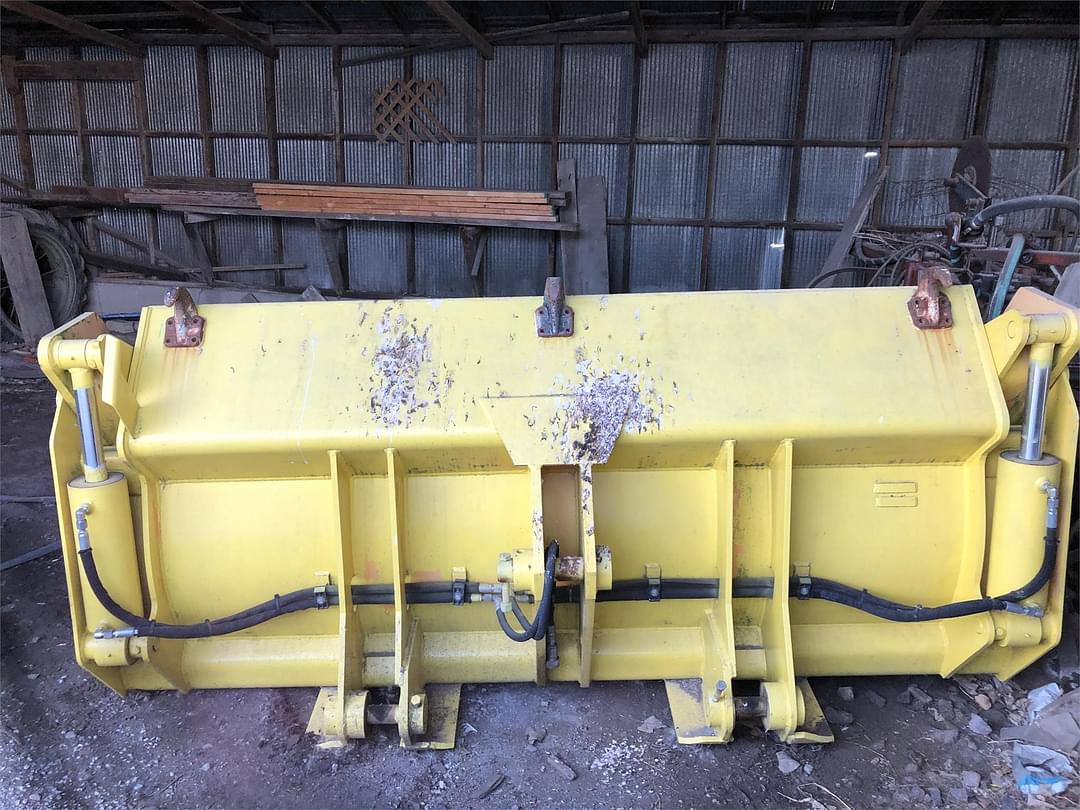 Image of John Deere 4IN1 Bucket Image 1