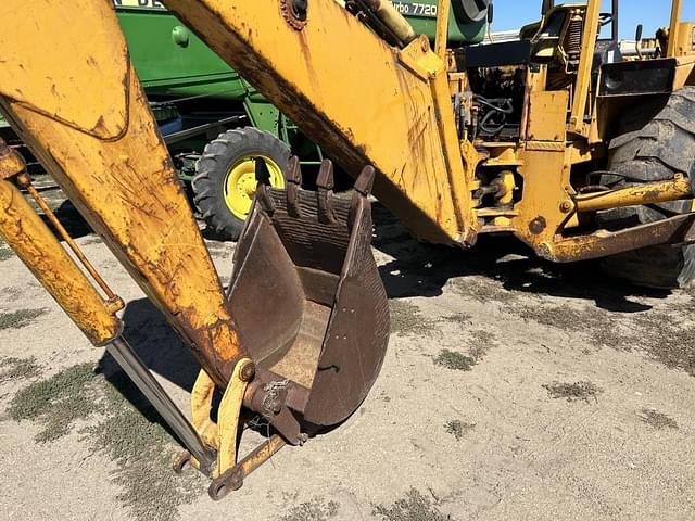 Image of John Deere 410J equipment image 4