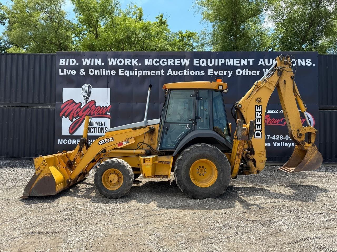 John Deere 410G Equipment Image0