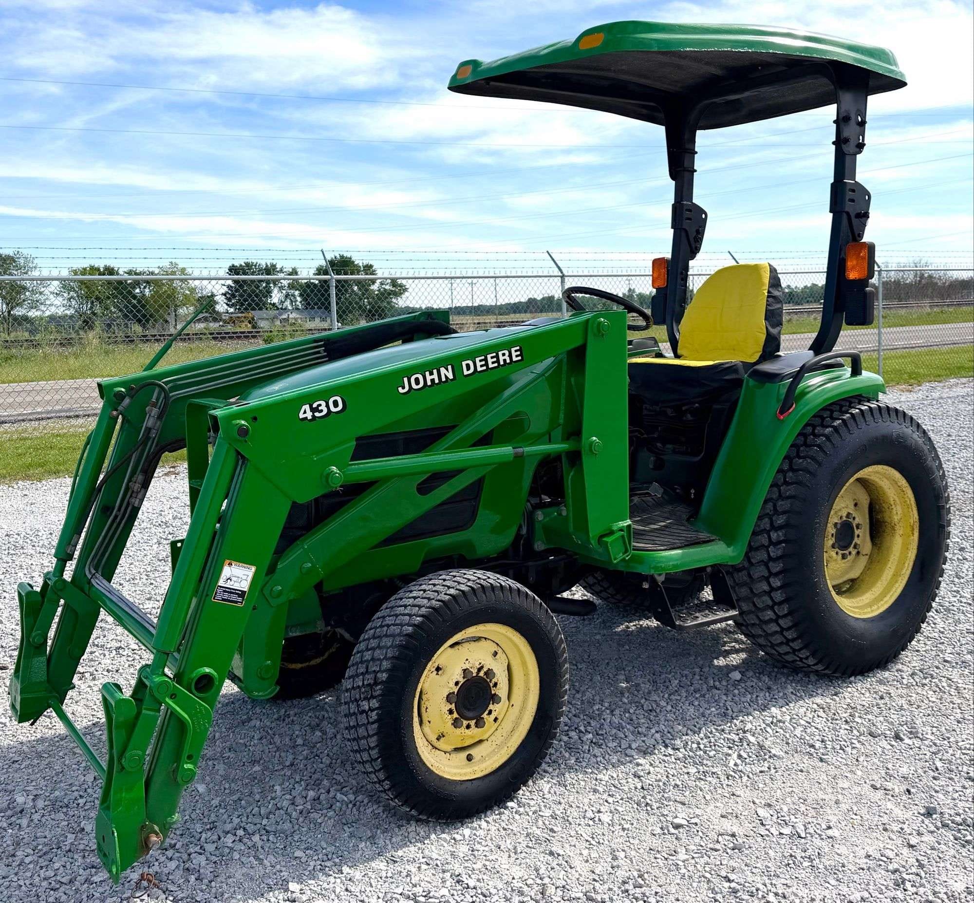 John Deere 4410 Equipment Image0