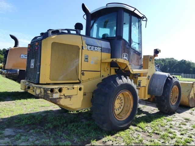 Image of John Deere 444J equipment image 2