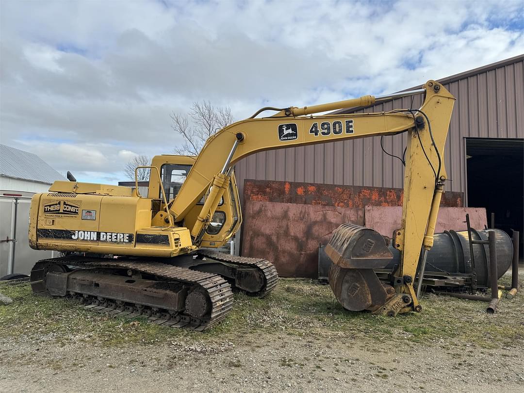 Image of John Deere 490E Primary image