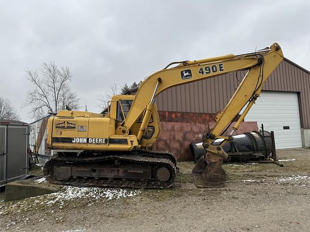 Image of John Deere 490E equipment image 1