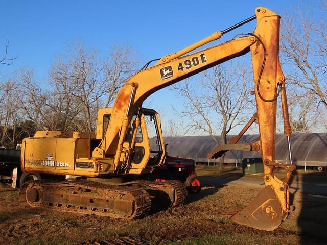 Image of John Deere 490E equipment image 1