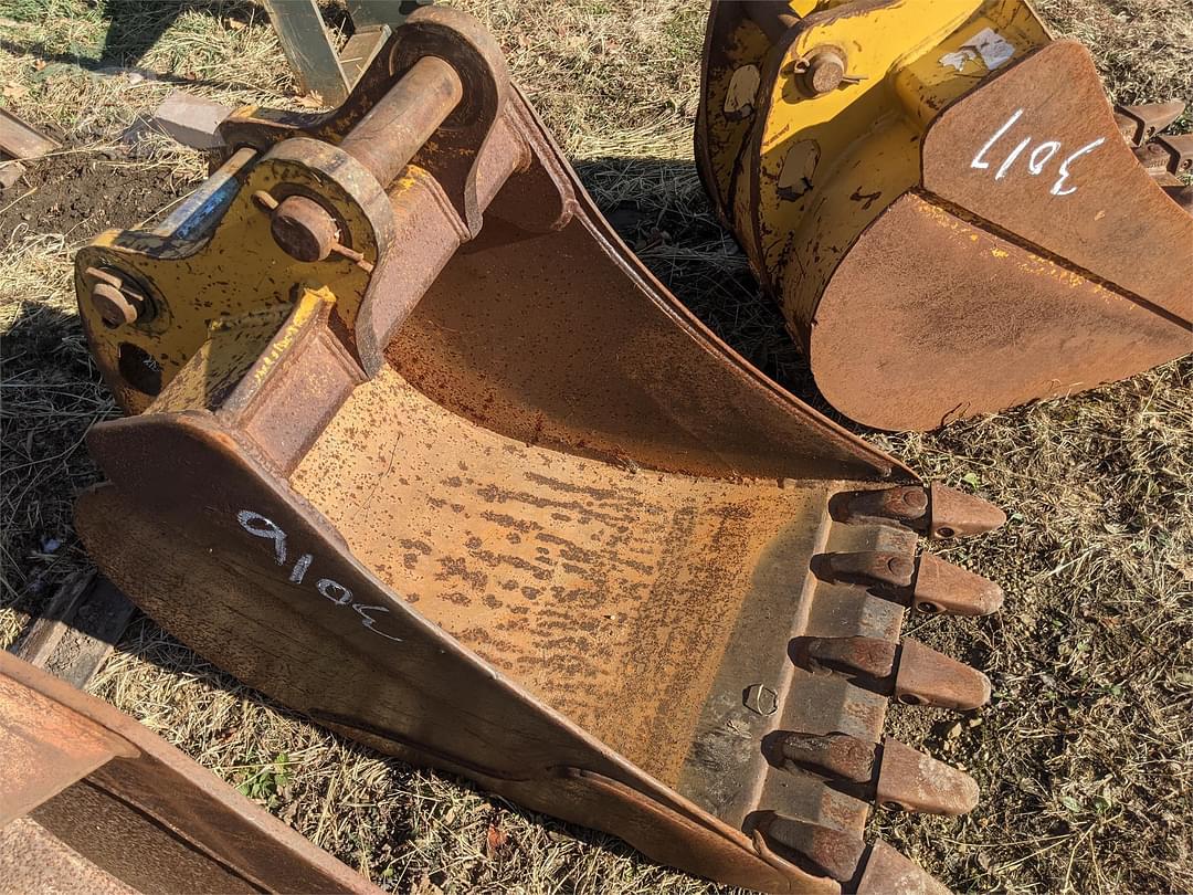 Image of John Deere Bucket Image 0