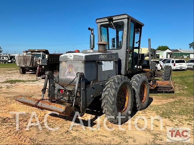 Image of John Deere 570A equipment image 3