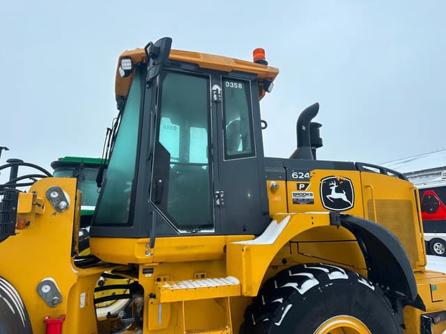 Image of John Deere 624P equipment image 4