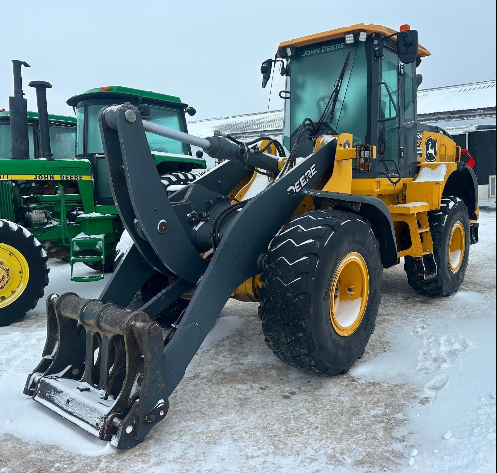 John Deere 624P Equipment Image0