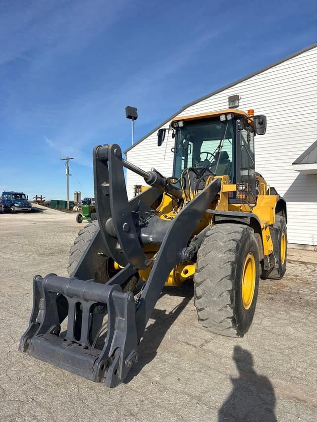 Image of John Deere 624L equipment image 1