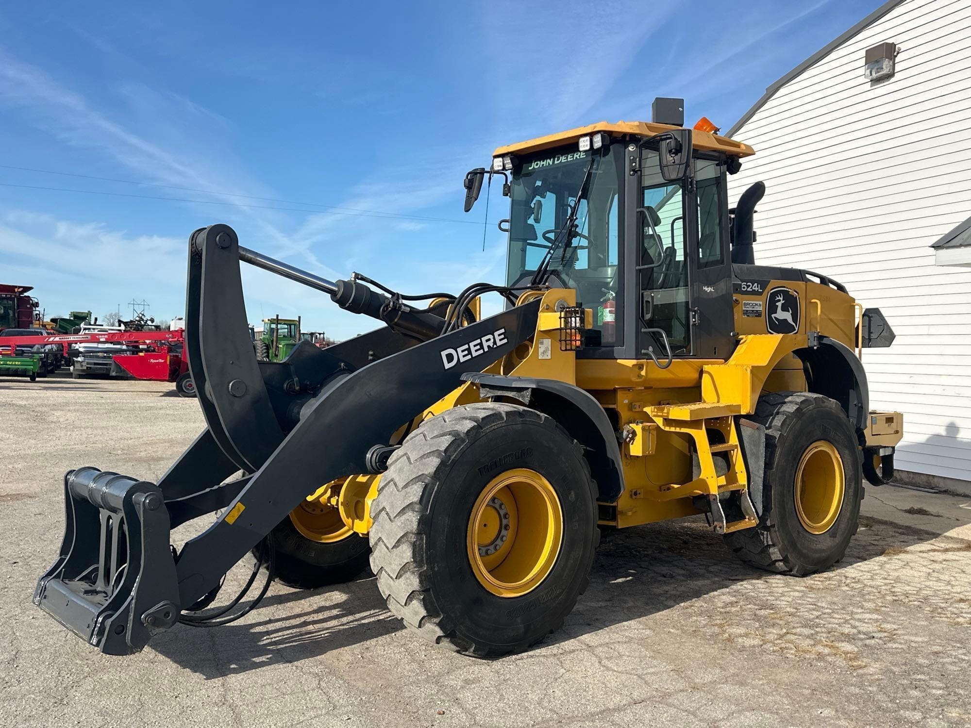 John Deere 624L Equipment Image0