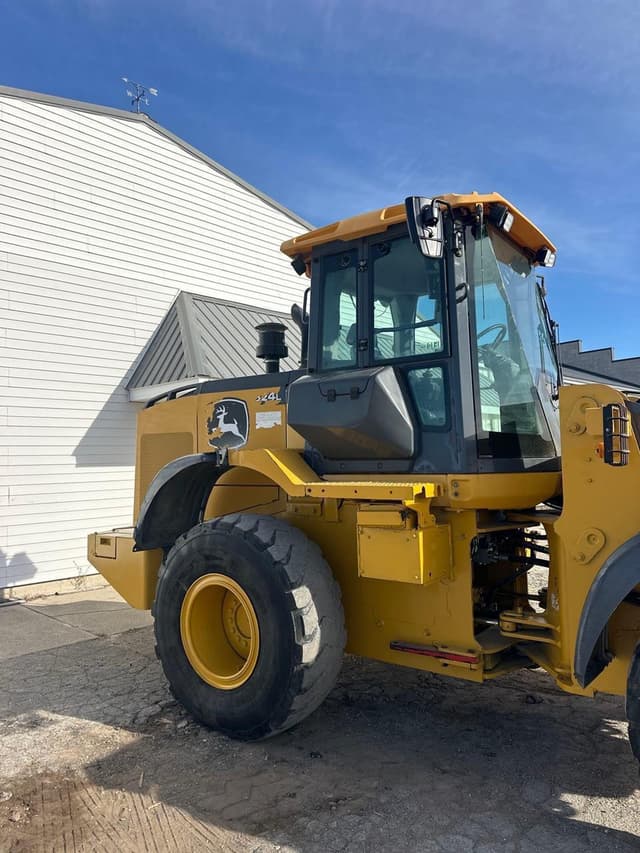 Image of John Deere 624L equipment image 3