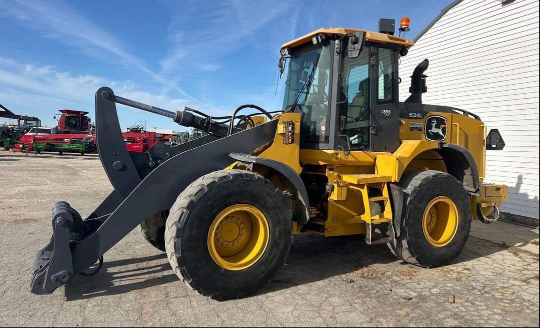 Image of John Deere 624L Primary image